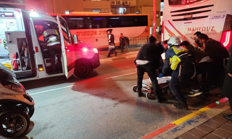 הולך רגל נפגע מאוטובוס בבני ברק, מצבו קשה