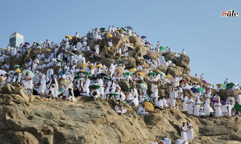 מאות אלפי מוסלמים החלו בתפילות לקראת החג'| צפו