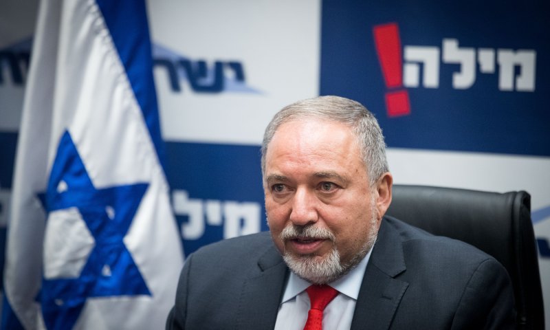 ליברמן נחוש: לא נתקזז ונצביע נגד חוק המרכולים