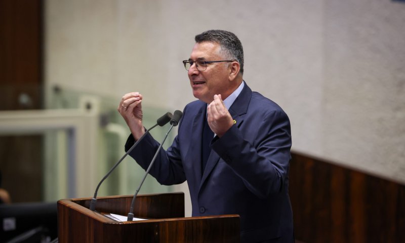 סער מגנה את הצתת בית הכנסת: "אי אפשר להשלים עם הגל האנטישמי"