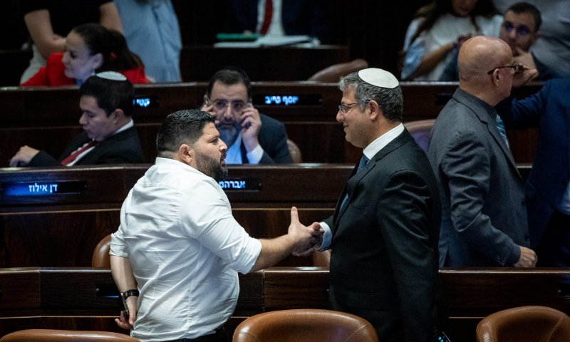 אלמוג כהן מגיב לניצחון בהצבעה: "נאלצתי להיות המבוגר האחראי"