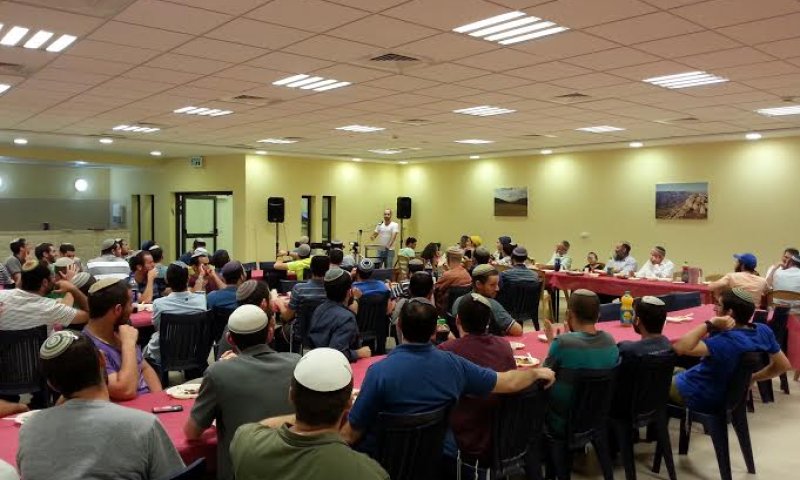 הבני"שים שנפצעו ערכו סעודת הודיה בישיבה