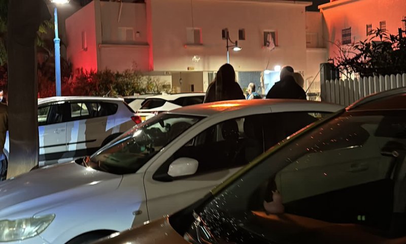 מפגיעת ברק: בית עלה באש ביבנה. צפו