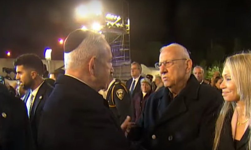 צפו: הבקשה של ריבלין מנתניהו בסיום הטקס