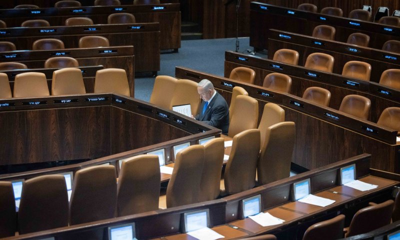 ראשי הקואליציה: הדיון בנבצרות זה הפיכה צבאית