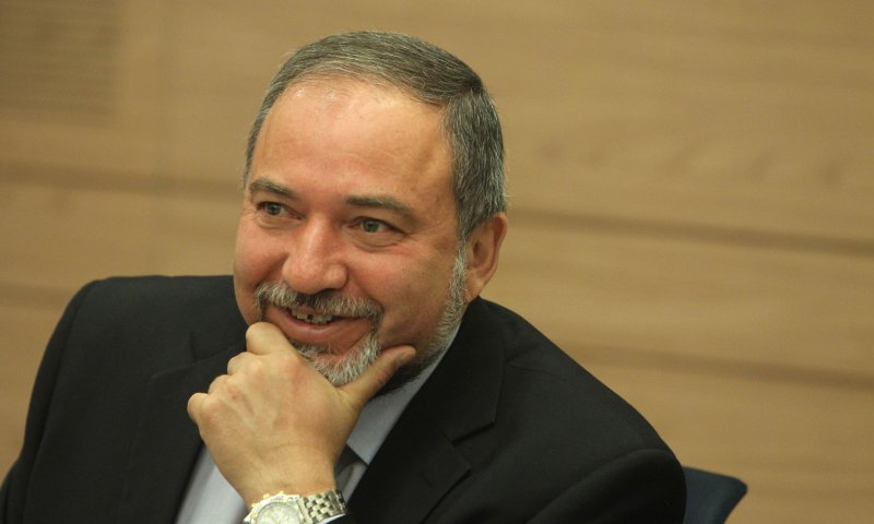 הרב אבינר: לשר הבטחון החדש יש חוש הומור