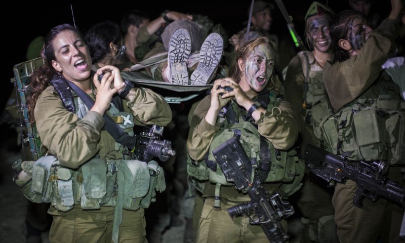 לוחמות בכל מחיר:  בצה"ל ממשיכים להוריד את הרף