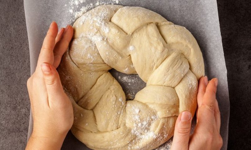 סגולה מיוחדת לשבת: מתכון לחלה בצורת מפתח