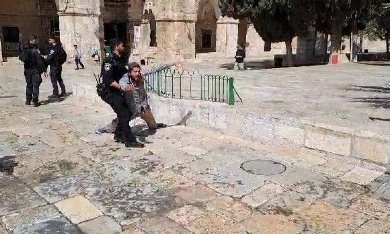 'אין חופש ביטוי': צעיר הביע מחאה בהר הבית ונעצר