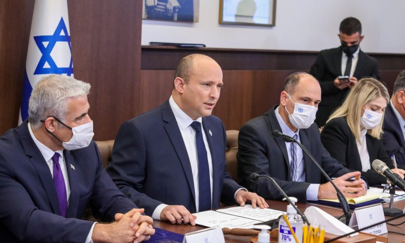 בנט מגיב לפייק: "אמרתי אומיקרון במקום קורונה"