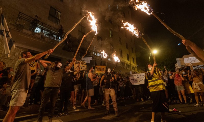 עתירה: ההפגנות מול מעון ראש הממשלה יעצרו?