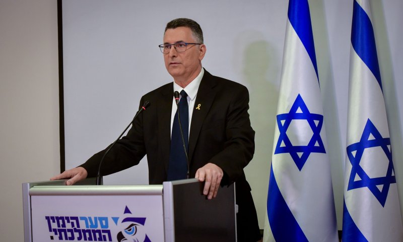 סער במסר לקבינט: "לא למהר להגיב נגד איראן"