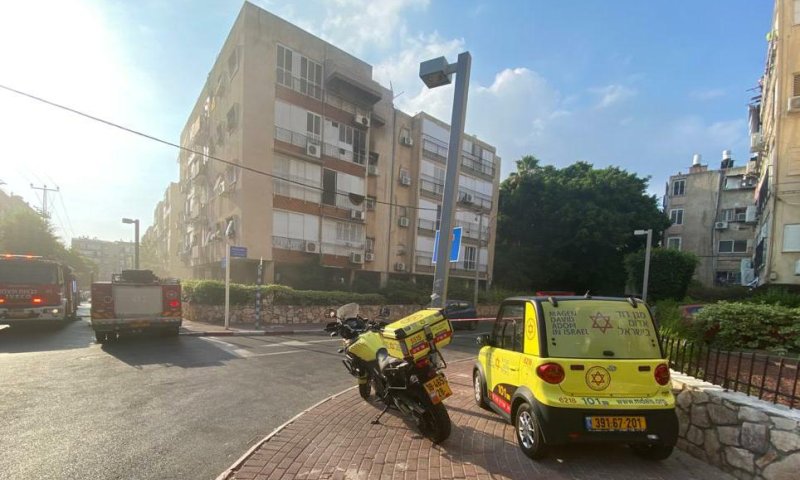 חולון: הושגה שליטה על האש בשריפה ליד כיכר קוגל