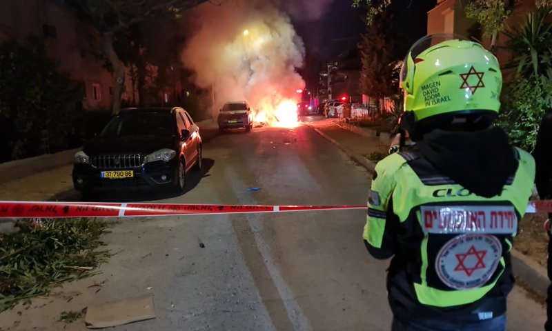 קריית ביאליק: רכב התפוצץ בזמן נסיעה. פצוע קשה במקום