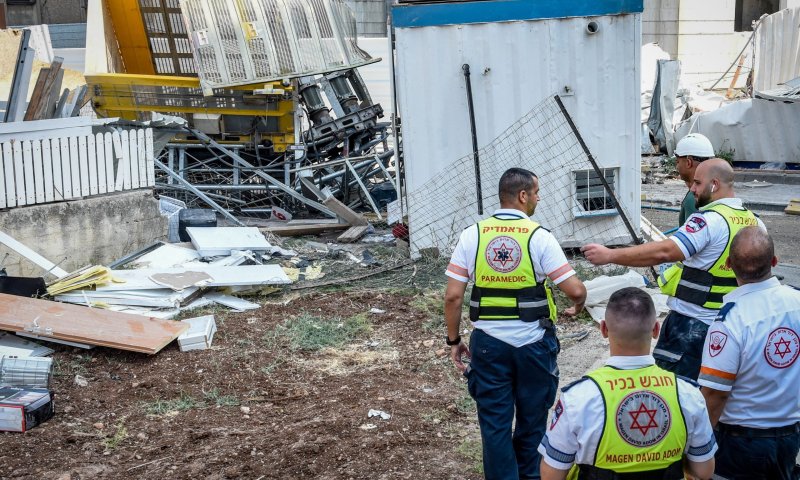 בתוך כשעה: שני פועלי בניין נפצעו באתרי בניה