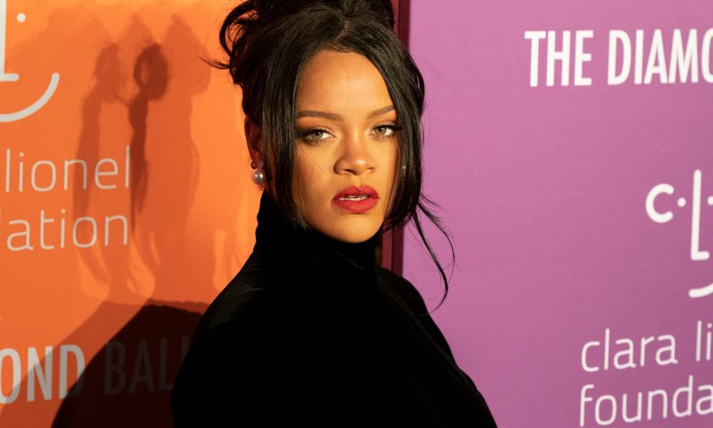 שנה אחרי: ריהאנה חושפת את שם בנה הבכור