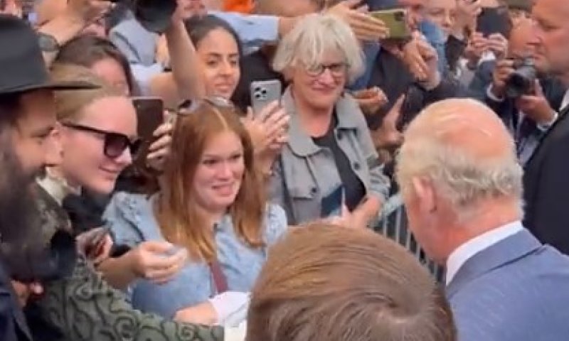 קידוש השם: החרדיה לא לחצה יד למלך צ'ארלס. צפו