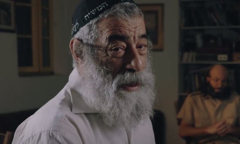 צפו: אריאל זילבר בשיר מרגש לחזרתו של יונתן פולארד