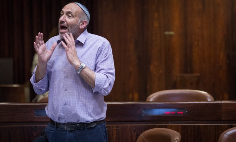 בירן: "אתה הומופוב, תתנצל"; יוגב: "לא תנצחו"