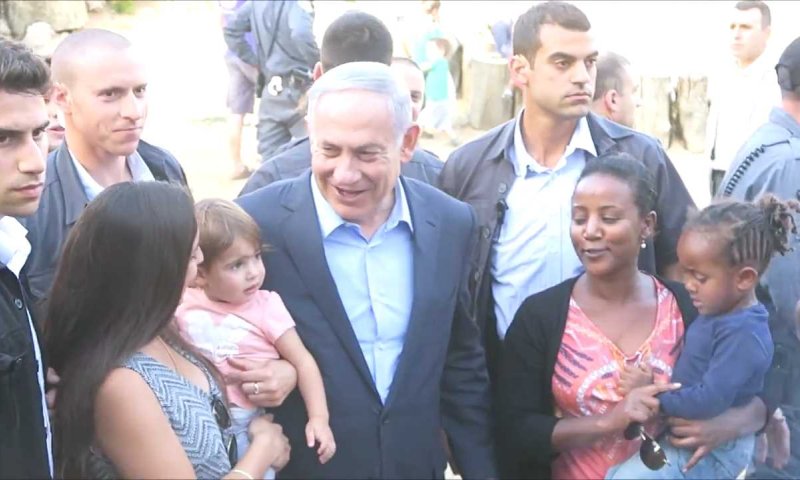 שוב מפתיע: נתניהו קפץ למדורת ל"ג בעומר