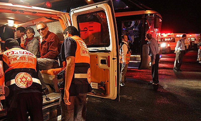 תל-אביב: נוסעת ירדה מאוטובוס ורגלה נקטעה. מצבה קשה