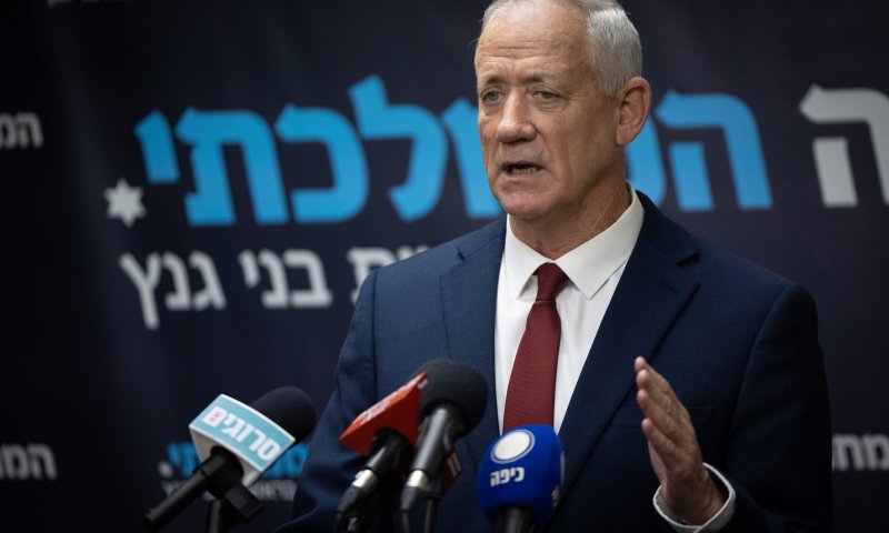 סקר: גנץ חוזר להוביל; הימין מתחזק, לפיד צולל