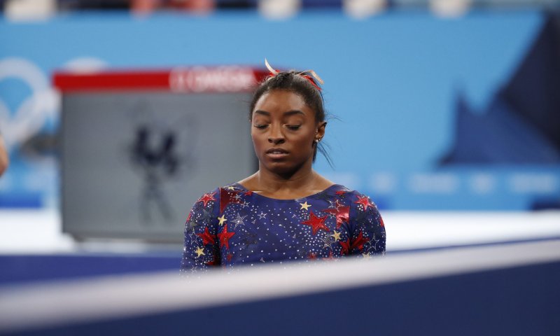 סימון ביילס חושפת: האירוע המשפחתי שגרם לי לקרוס