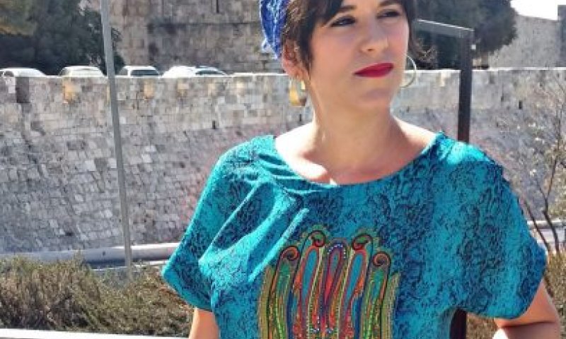 "לך לעזאזל": אמילי עמרוסי התפוצצה על גולש שהגיב