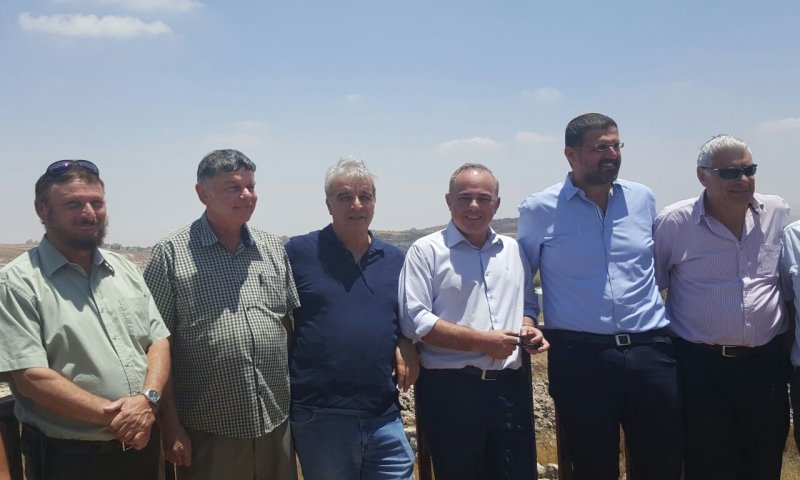 שטייניץ מצטרף למתנגדים: אסור להרוס את עמונה