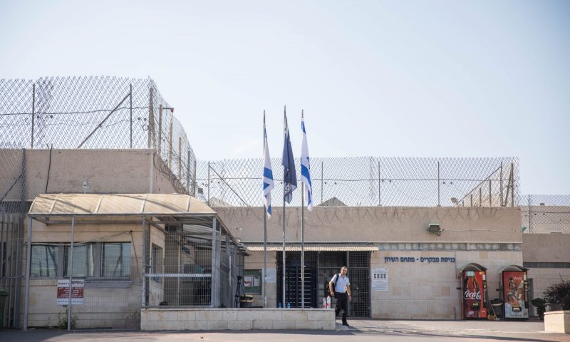 תושבת השומרון חשודה בהברחת סלולר לאסירים