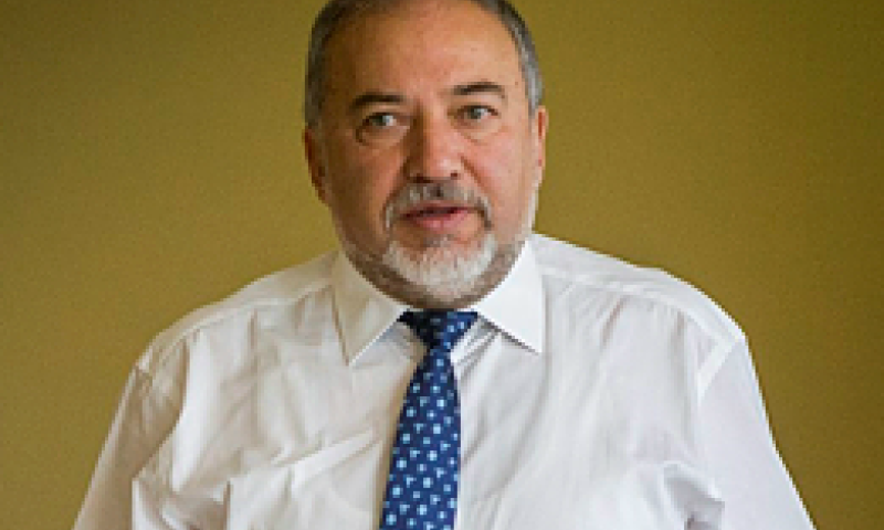 בעקבות הביקורת: ליברמן חושף מה הוא עשה בצבא