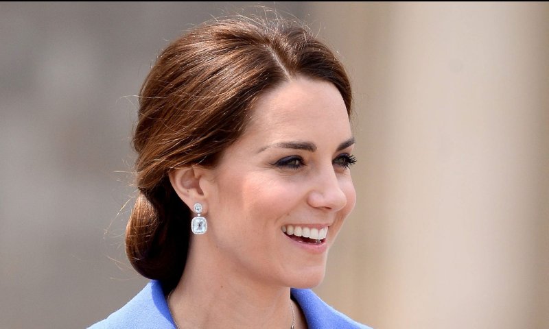 קלאס באפס מאמץ: קייט מידלטון בשמלה מושלמת