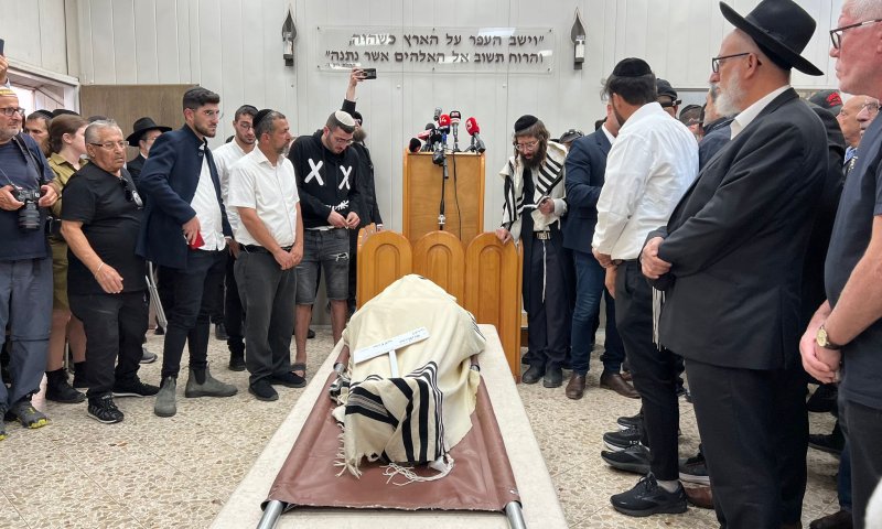 הלוויתו של רונן חנניה: "זכית למות על קידוש ה'"