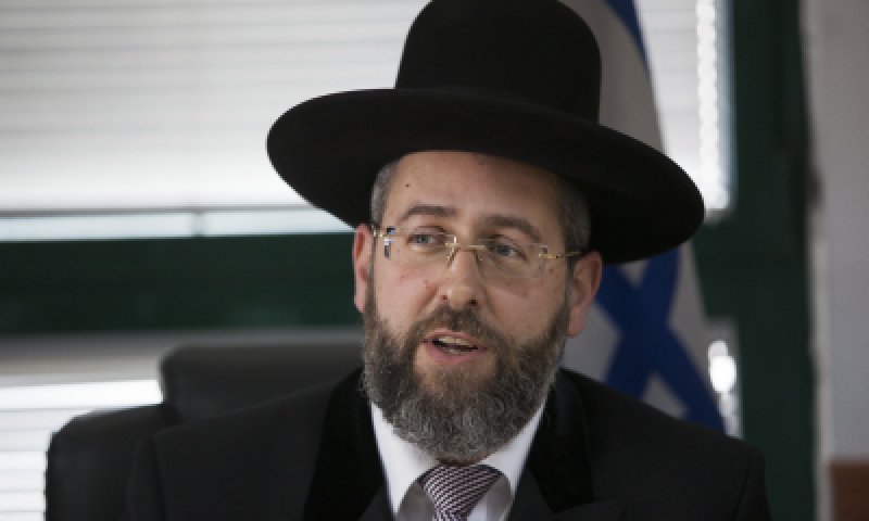 הרב לאו נגד חוק המתת חסד: "אין לרופא רשות להמית"