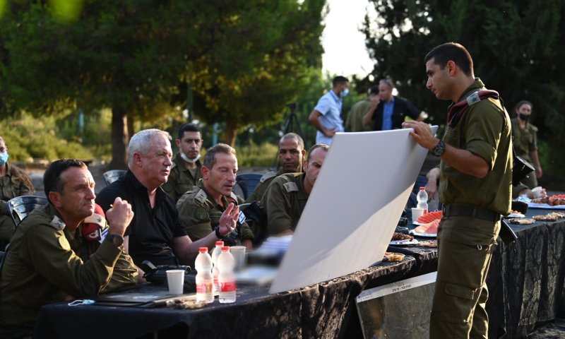 גנץ: "לא נאפשר לטרגדיה בלבנון לחצות את הגבול"