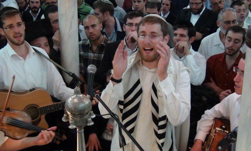 צפו: יצחק מאיר בסליחות בנוסח קרליבך