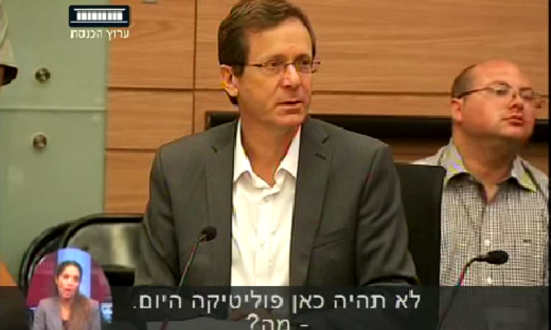 סטודנטים התעמתו עם הרצוג: אל תערב פוליטיקה