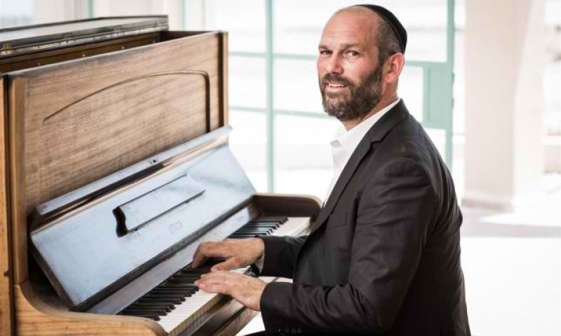 'עולם הפוך': יונתן רזאל משחרר סינגל חדש