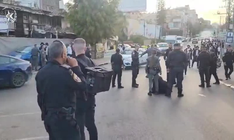 במחאה נגד הגיוס: חרדים חסמו את כביש 4 והתעמתו עם המשטרה