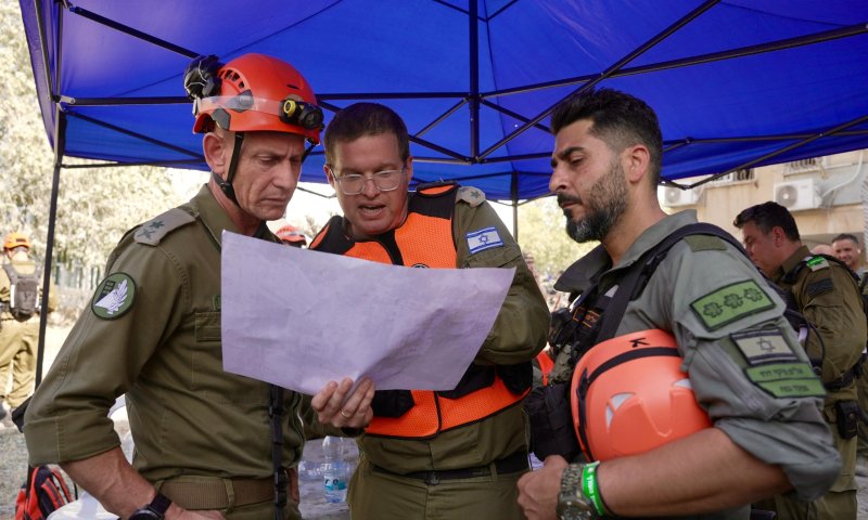 מפקד פיקוד העורף על השינוי בהנחיות: נעקוב וננהג באחריות״