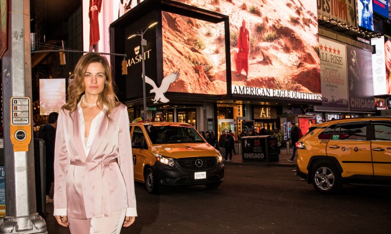 כבוד: מותג האופנה הישראלי מככב בטיימס סקוור