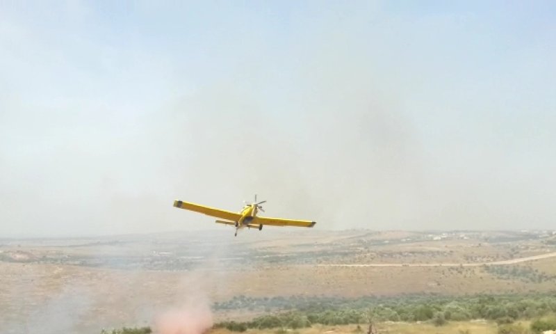 הלהבות בפאתי הישוב; צפו בטייסת הכיבוי בפעולה