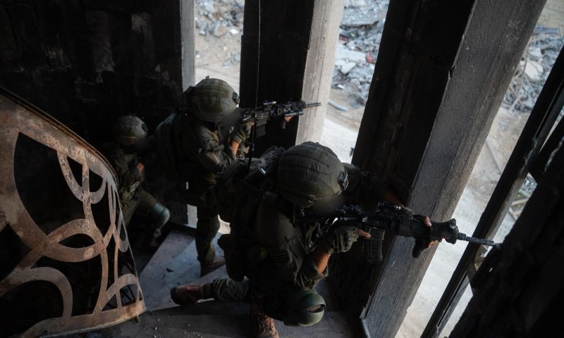 בהתאם להפסקת האש: כוחות צה"ל נותרו בהיערכות בעזה | צפו