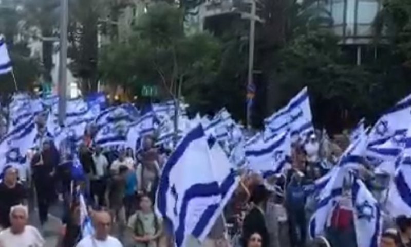 אלפים צעדו בת"א בעד הרפורמה המשפטית. צפו