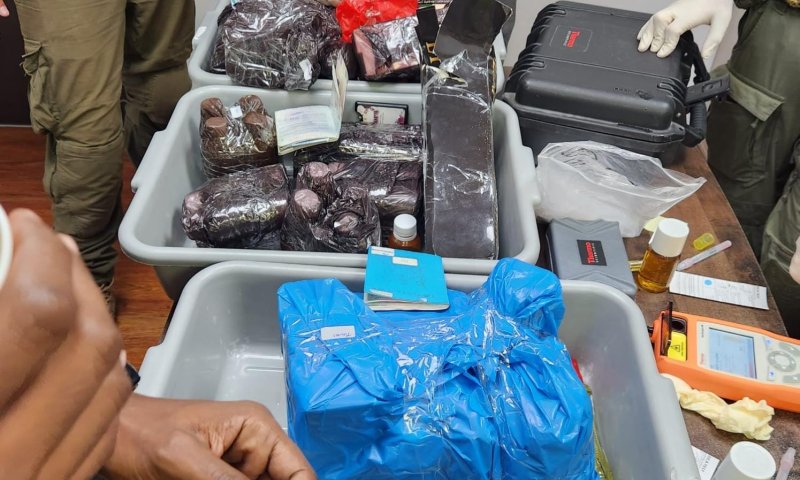 הפתעה במכס: עובדי או"ם ניסו להבריח סמים