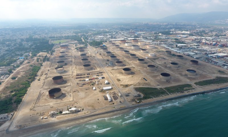 מהלך דרמטי: יחל פינוי חומרים מסוכנים ממפרץ חיפה