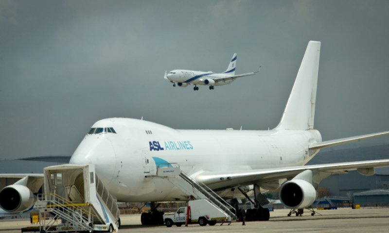 אירוע חריג: רכב נורה לאחר שפרץ מחסום בידוק בנתב"ג