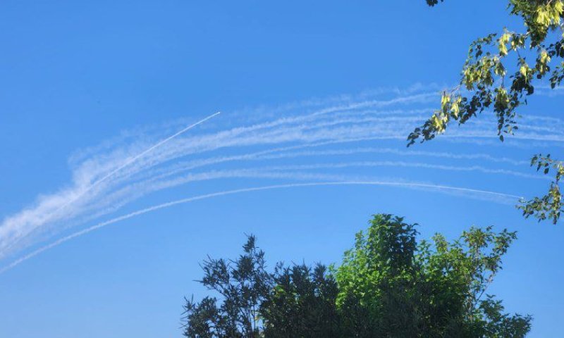 עשרות שיגורים לקריית שמונה: דיווח על נפילות בעיר