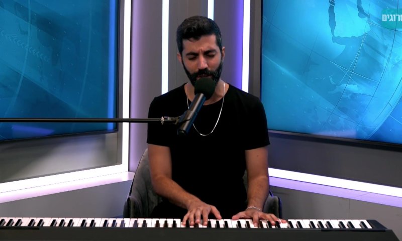 ונתנה תוקף: אוריין שוקרון ביצוע מיוחד באולפן סרוגים