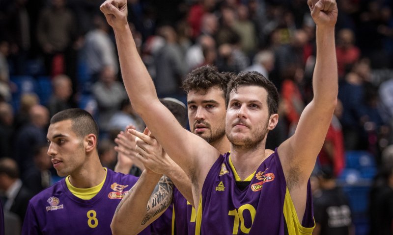 מכבי ת"א עלתה בקושי; חולון הדיחה את ירושלים